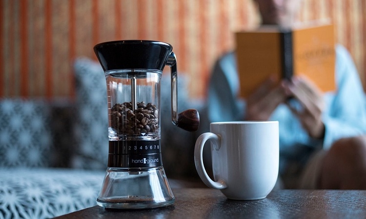Are manual coffee grinders better?